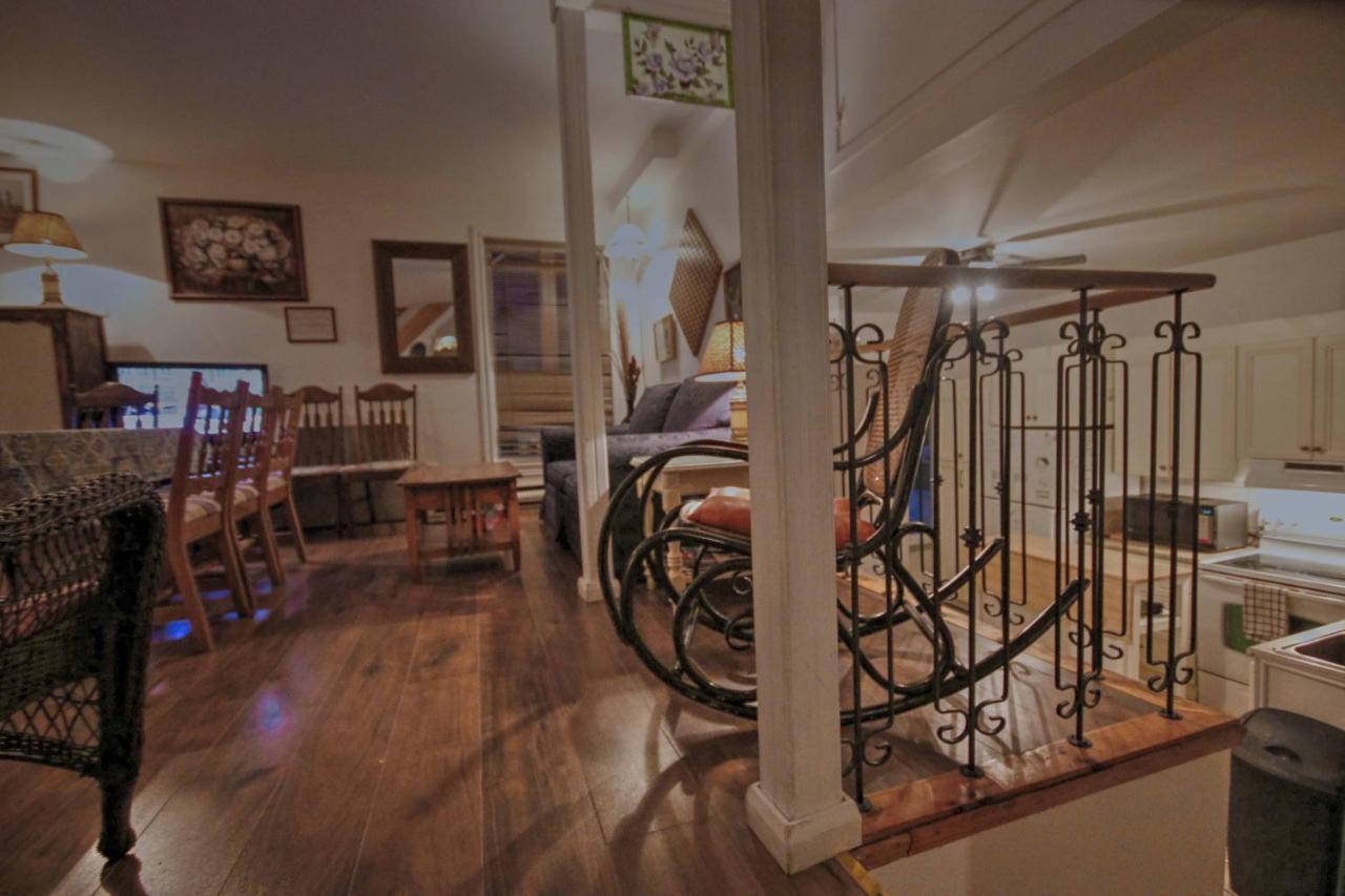 Vieille Maison Rustique Espace Interessant Québec Zewnętrze zdjęcie
